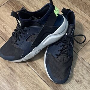Nike Men's Black and Navy Sneakers